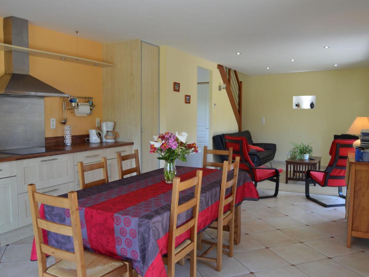 Cosy Chalet With Private Garden In Normandy Isigny-le-Buat Номер фото